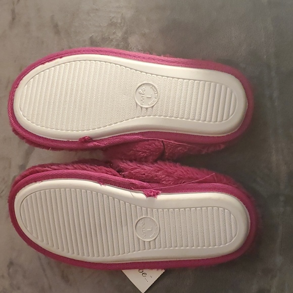 NWT Just Be Slippers - Picture 2 of 3